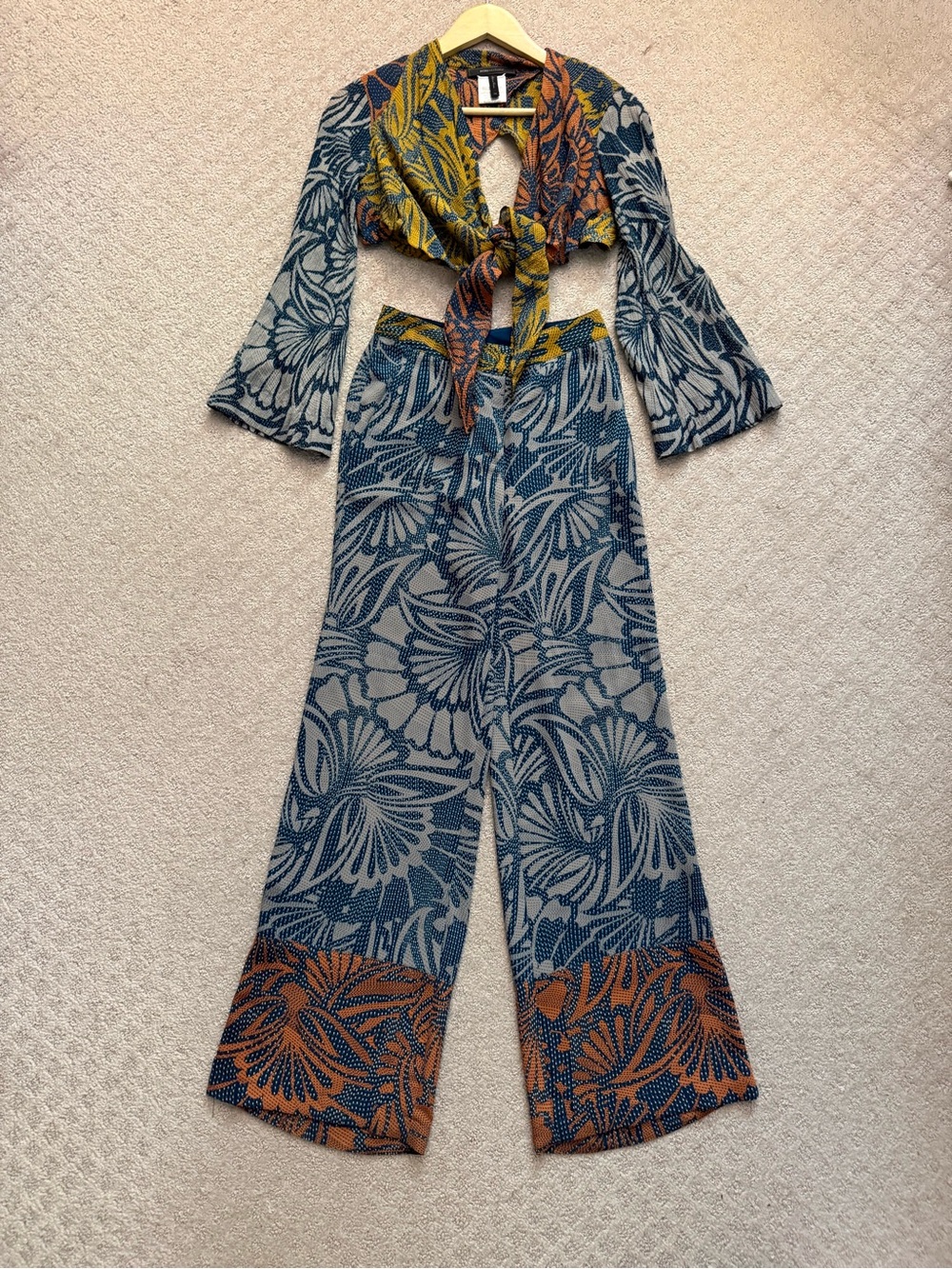 BCBGMaxAzria Rare 2 Piece Set Floral Vacation Festival Wide Leg Pants & Tie Top - Picture 4 of 15